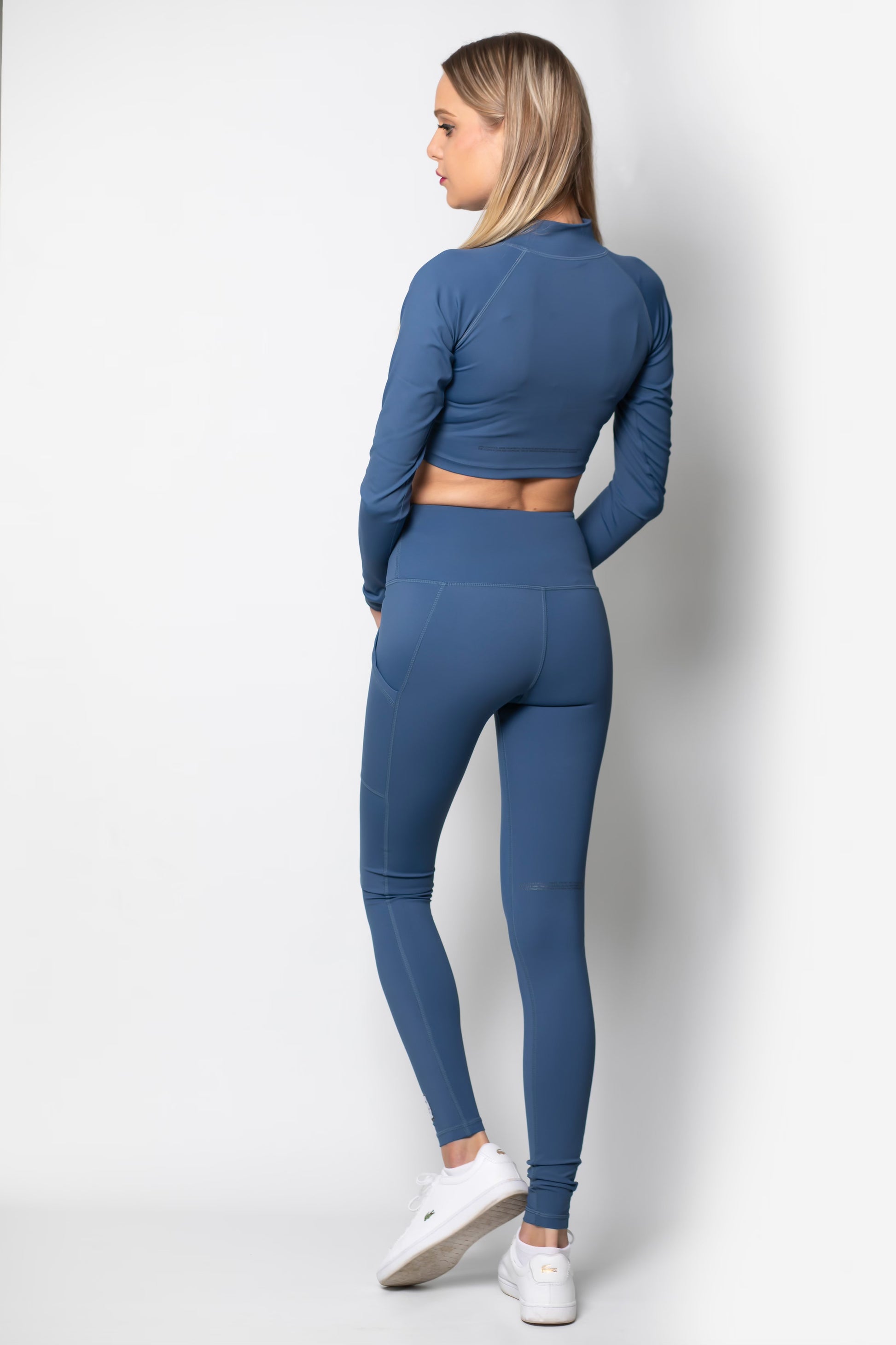 CROPPED MOCK NECK TOP - BLUE