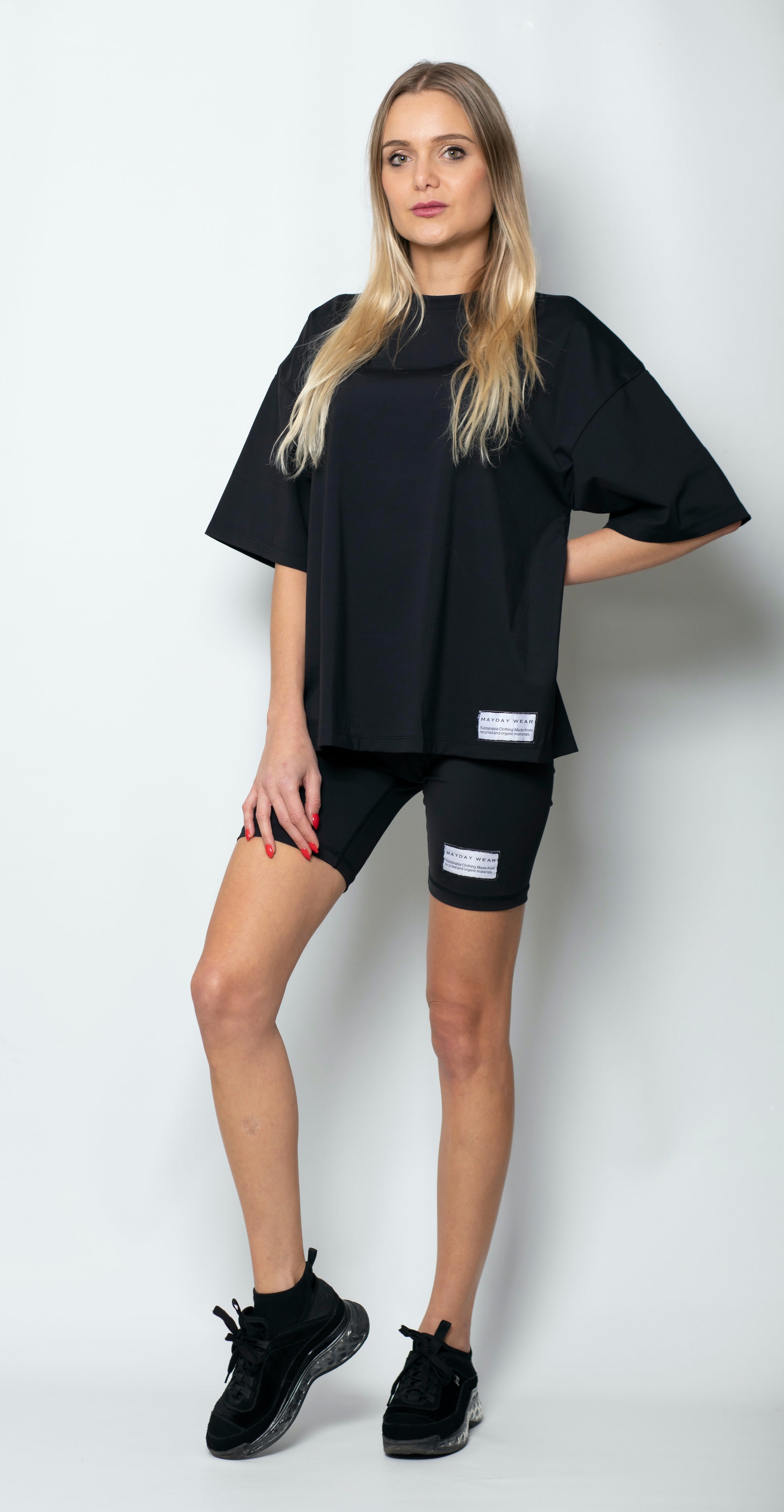 OVERSIZED T - BLACK